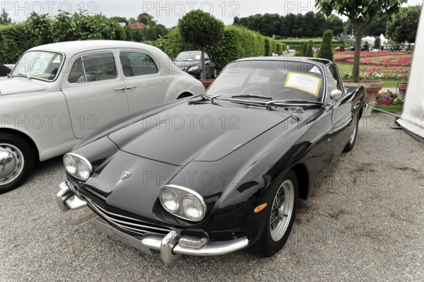 Lamborghini 400 GT, classic car, black sports car in a classic exhibition scene from the side,
