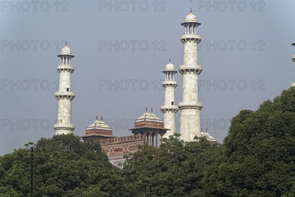 Mausoleum of Itimat-ud-Daula, Tomb, Agra, Uttar Pradesh, India, Asia, Detailed view of towers of a