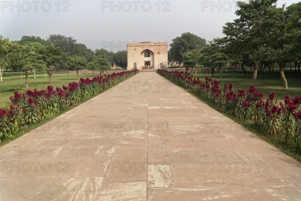 Mausoleum of Itimat-ud-Daula, Tomb, Agra, Uttar Pradesh, India, Asia, Wide path leading to a