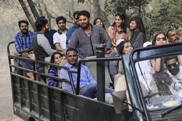 Ranthambhore Tiger Reserve, Sawai Madhopur, Kota, Rajasthan, North India, Asia, Group of people in