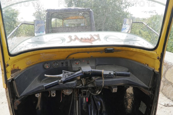 Kota, Rajasthan, North India, Asia, View through the windscreen of an old, worn vehicle, India