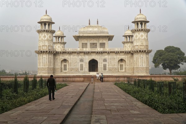 Tomb of Akbar the Great, Sikandra, Agra, Uttar Pradesh, North India, India, Asia, Historic building
