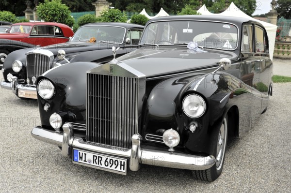 Black Rolls-Royce classic car with striking radiator grille and round headlights, Retro Classics