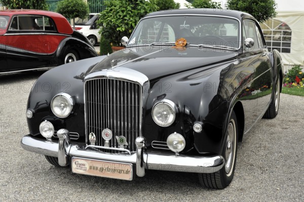Elegant black Bentley classic car with shiny bodywork and eye-catching front, Retro Classics meets