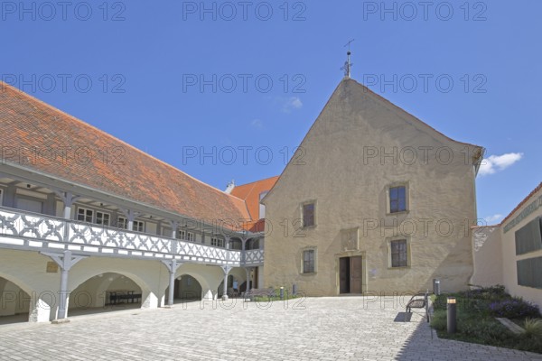 Kreuzkirche and inner courtyard of the hospital, Spitalhof, arcade, Ochsenfurt, Lower Franconia,
