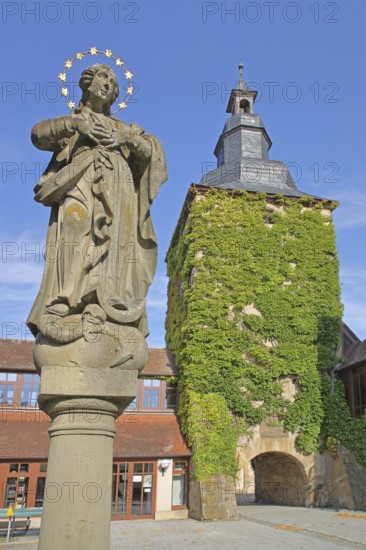 Late Gothic gate tower and Madonna figure, market square, Saal an der Saale, Lower Franconia,