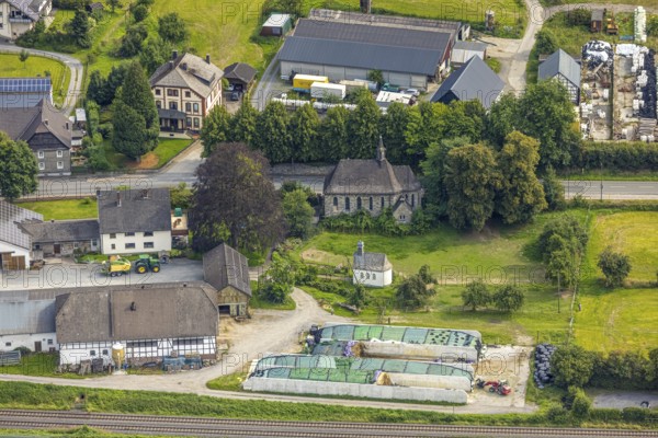 Aerial view, residential area Casparistraße and Im Ruhrbruch, railway line, small chapel and church