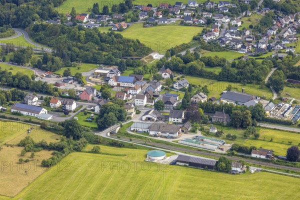 Aerial view, residential area Casparistraße and Im Ruhrbruch, railway line, small chapel and church