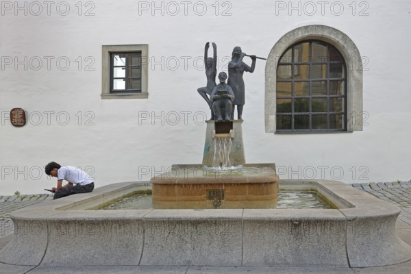 Fountain for civil servants with sculptures Modern art, book reader, flute player, fountain for