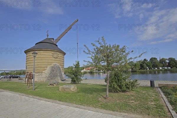 Historic old Main crane built in 1774, crane, Main riverbank, Main, Marktbreit, Lower Franconia,