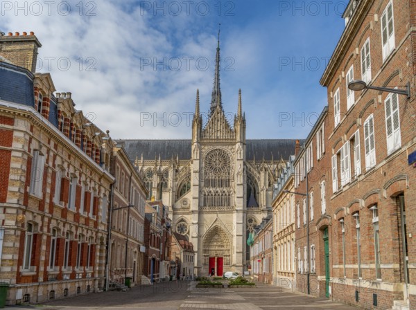 Impression of Amiens, a city and commune in northern France. It shows the Amiens Cathedral
