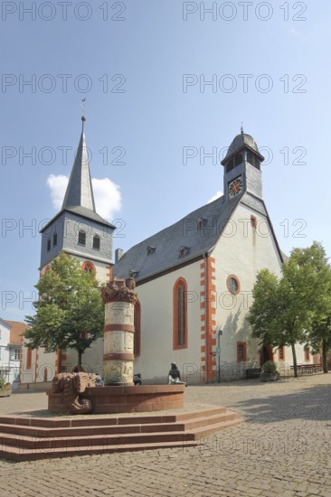 St Catherine's Church and Fairytale Fountain, Market Square, Steinau an der Straße, Spessart,