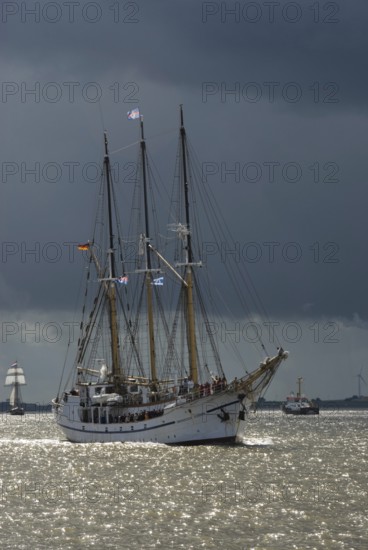 Tall ship and sail training ship Grossherzogin Elisabeth (built 1901), Elsfleth, harbour of