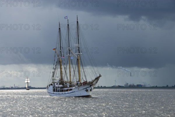 Tall ship and sail training ship Grossherzogin Elisabeth (built 1901), Elsfleth, harbour of