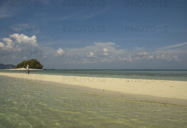 Sandbank between the Thai islands of Chicken Island and Tub Island, Chicken Island, Chicken Island,