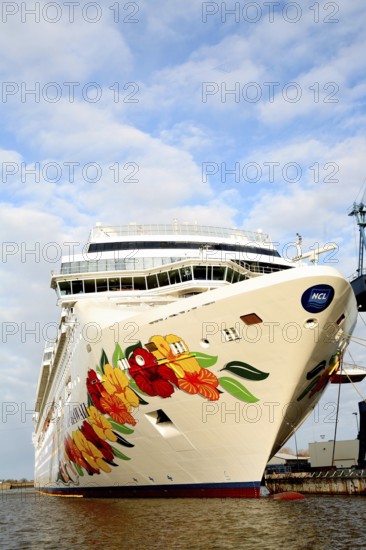 Cruise ship, Pride of Hawaii, newbuilding, Meyer shipyard, Papenburg, delivery voyage, Ems, North