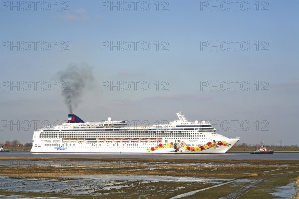 Cruise ship, Pride of Hawaii, newbuilding, Meyer shipyard, Papenburg, delivery voyage, Ems, North