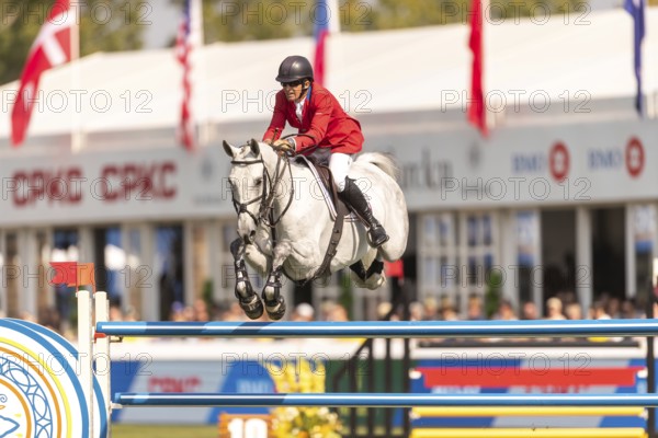 Aaron Vale of the USA, riding Styles, competes in the first round of the 2025 BMO Nations Cup
