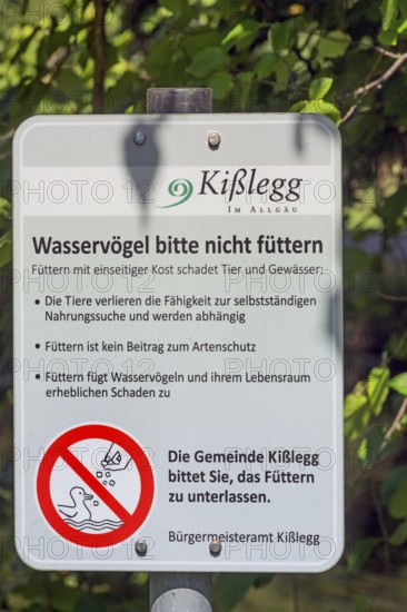 Information sign, Please do not feed waterfowl, in the castle park in Kisslegg, Allgäu,