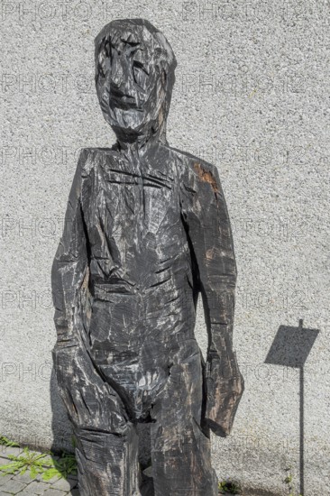 Wooden sculpture by Klaus Prior Ammonitore 2003, cedar wood, in Kisslegg, Allgäu,