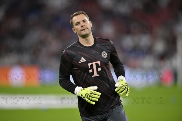 Warm-up training goalkeeper Manuel Neuer FC Bayern Munich FCB (01) Champions League, Allianz Arena,