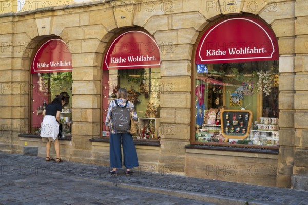 Façade and shop window, Käthe Wohlfahrt shop, tourists, Old Town, UNESCO World Heritage Site,