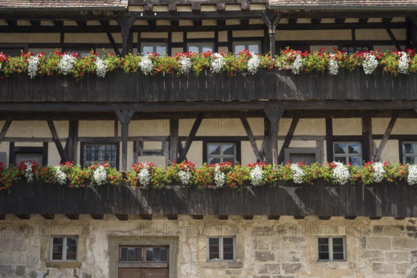 Flowers on the arcades, façade, Old Court, inner courtyard, UNESCO World Heritage Site, Bamberg,