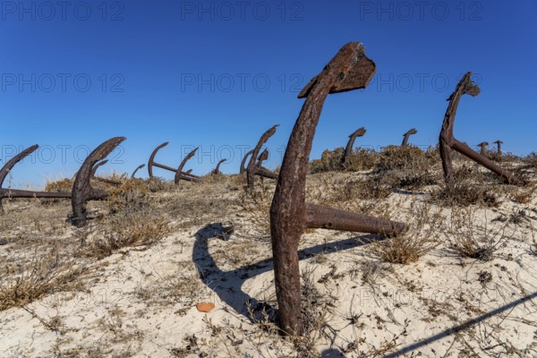 Cemitério das âncoras, anchor cemetery, around 250 iron anchors are placed here, they used to