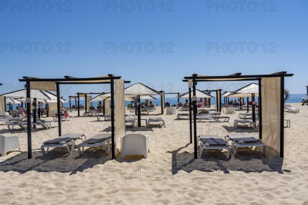 Kilometre-long beach Praia da Ilha de Tavira, on the island off Tavira, partly managed, facilities