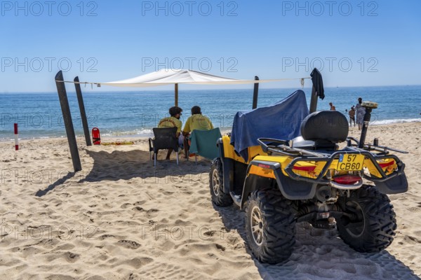 Kilometre-long beach Praia da Ilha de Tavira, on the island off Tavira, lifeguard station, Algarve,