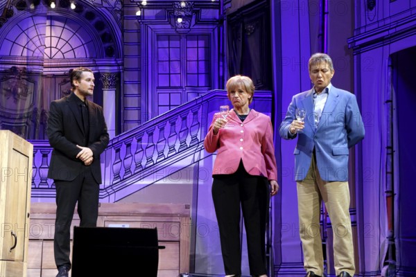 Max Britschgi, Christoph Marti (Merkel) and Tobias Bonn (J. Sauer) at the photo rehearsal for Miss