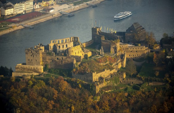 Burg Rheinfels St.Goar with excursion boat, Rhine, Rhine Valley, Sankt Goar, Rhineland-Palatinate,
