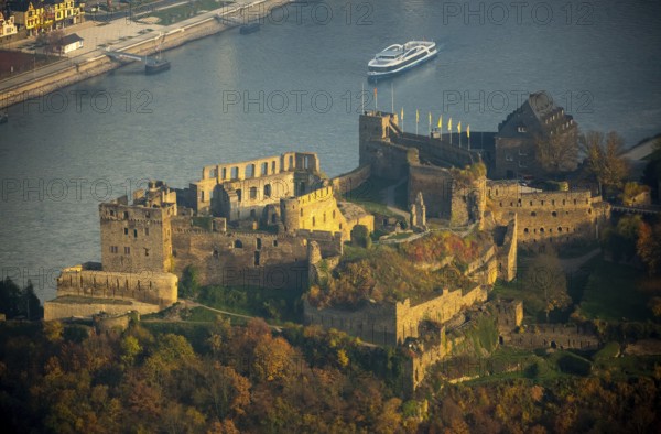 Burg Rheinfels St.Goar with excursion boat, Rhine, Rhine Valley, Sankt Goar, Rhineland-Palatinate,