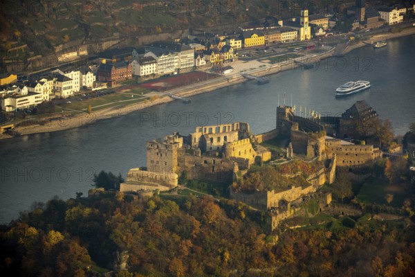 Burg Rheinfels St.Goar with excursion boat, Rhine, Rhine Valley, Sankt Goar, Rhineland-Palatinate,