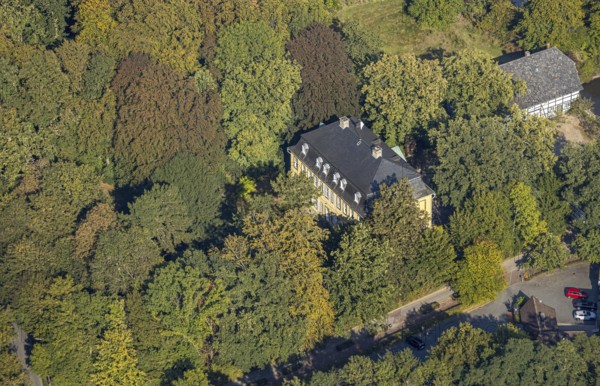 Aerial view, Sassendorf Castle with farm buildings, Sassendorf, Bad Sassendorf, Soest district,