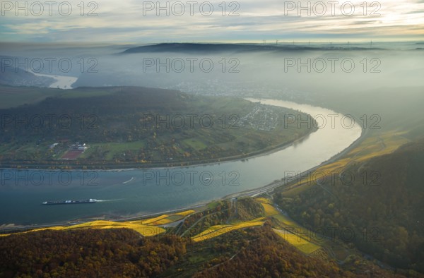 Filsen and Osterspai on the right bank of the Rhine, Rhine valley in autumn fog, Boppard, Rhine