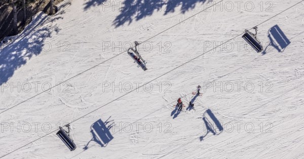 Skiers on ski slope and chairlift, Winterberg, Sauerland, North Rhine-Westphalia, Germany, DE,