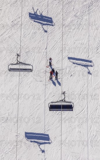 Skiers on ski slope and chairlift, Winterberg, Sauerland, North Rhine-Westphalia, Germany, DE,