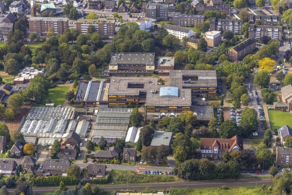 Aerial view, Berufskolleg Wesel and Blumen Terlinden greenhouses in the Feldmark district of Wesel,