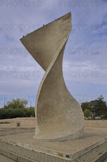 Sculpture flag monument by Joachim Sendler 1974, concrete, modern art, abstract art, large