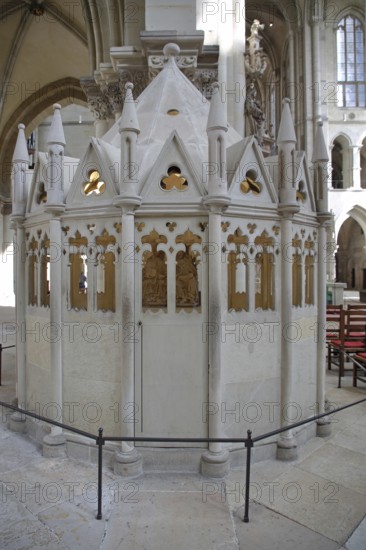 Sixteen-sided Gothic chapel, inside Otto the Great and his wife Edgitha, angular, St Mauritius and