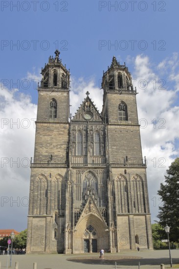 Gothic Cathedral of St Mauritius and St Katharina with twin towers, Magdeburg Cathedral, Magdeburg,
