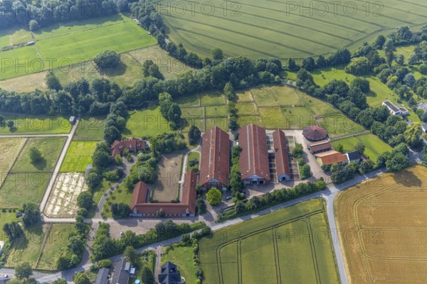 Aerial view, farm and riding stable, Am Jahenbrink, Holtum, Werl, Soester Börde, North