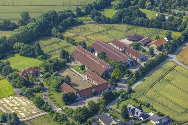 Aerial view, farm and riding stable, Am Jahenbrink, Holtum, Werl, Soester Börde, North