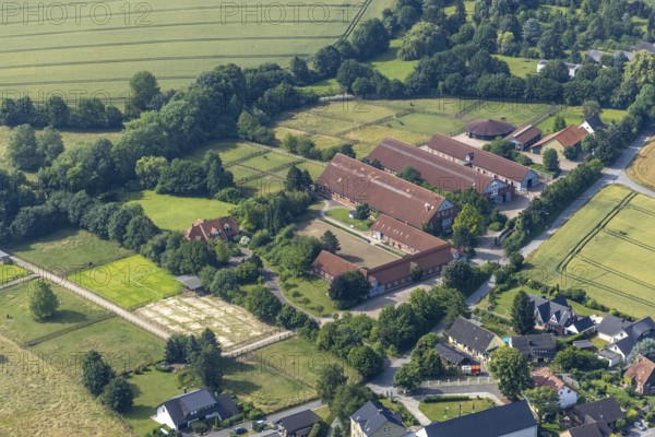 Aerial view, farm and riding stable, Am Jahenbrink, Holtum, Werl, Soester Börde, North