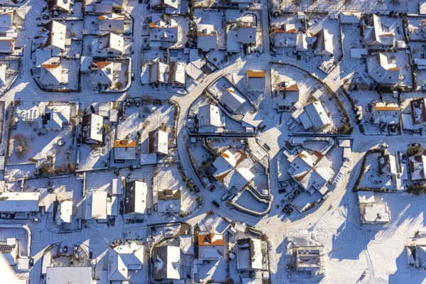 Aerial view, circular new development area Büderich, Vincenz-Frigger-Straße, winter, snow,