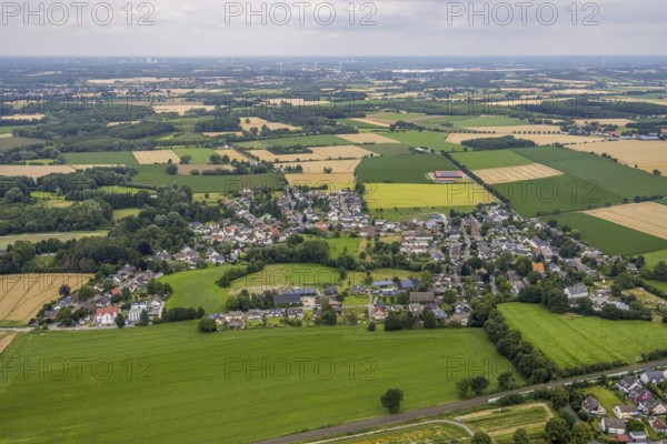 Aerial view, view of Mühlhausen and meadows and fields, Unna, Ruhr area, North Rhine-Westphalia,
