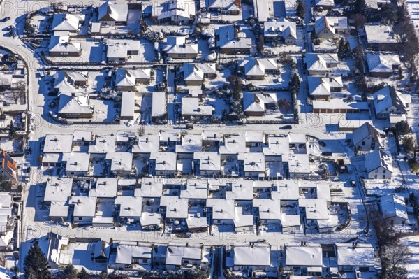 Aerial view, residential buildings Rosenweg, snow-covered bungalows, Unna, Ruhr area, North