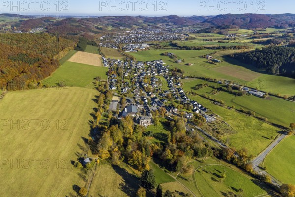 Aerial view, local view and Hotel Schloss Gevelinghausen in the district Gevelinghausen in Olsberg,