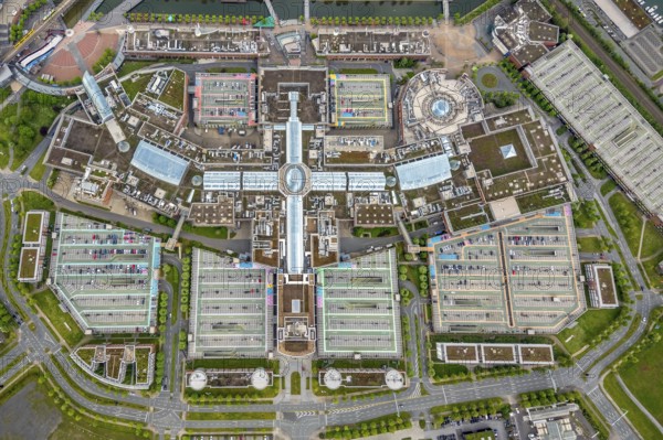 Aerial view, Centro Oberhausen, vertical shot, corona-related empty parking spaces, gasometer,